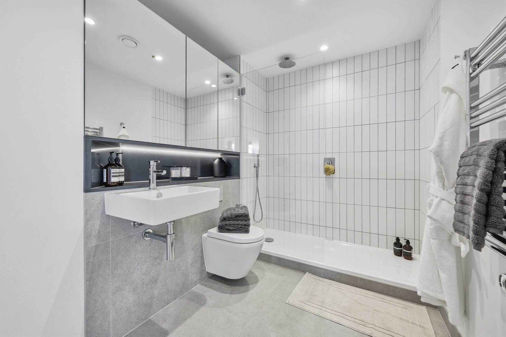 Core Octagon Two Bedroom Apartment - Bathroom